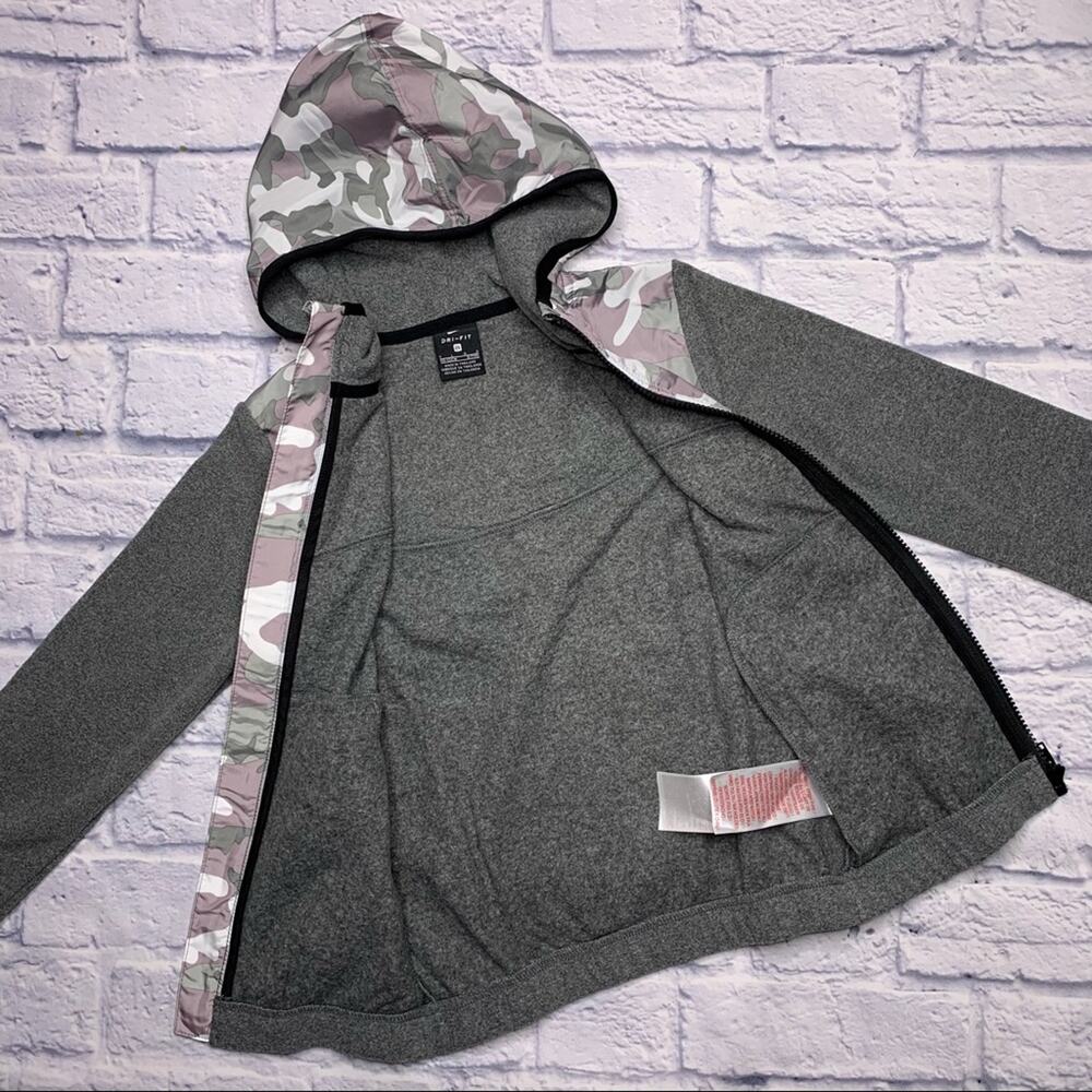 Nike Therma Dri-Fit Fleece in Grey/Camo - Picture 5 of 9